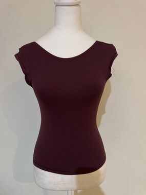 Free People Scoop Neck Cap Sleeve Tee in Wine XS